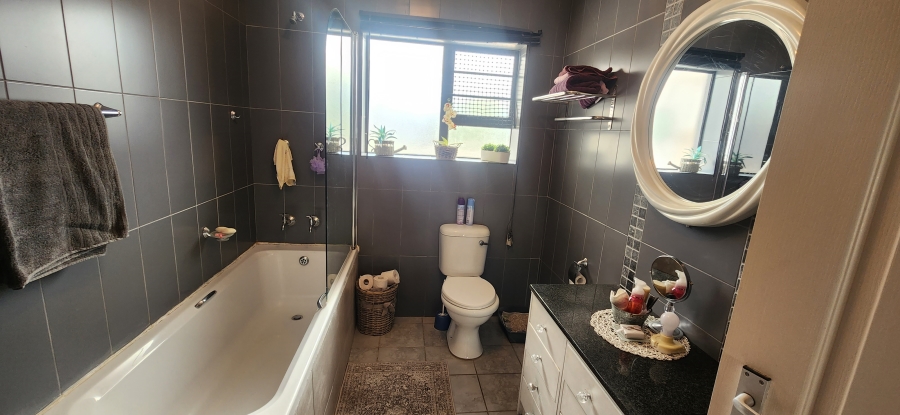 6 Bedroom Property for Sale in Dana Bay Western Cape